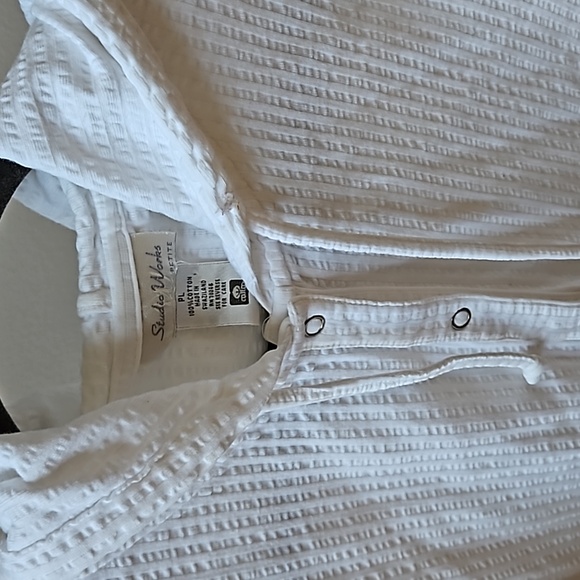 Cropped Lightweight Jacket - Picture 2 of 3